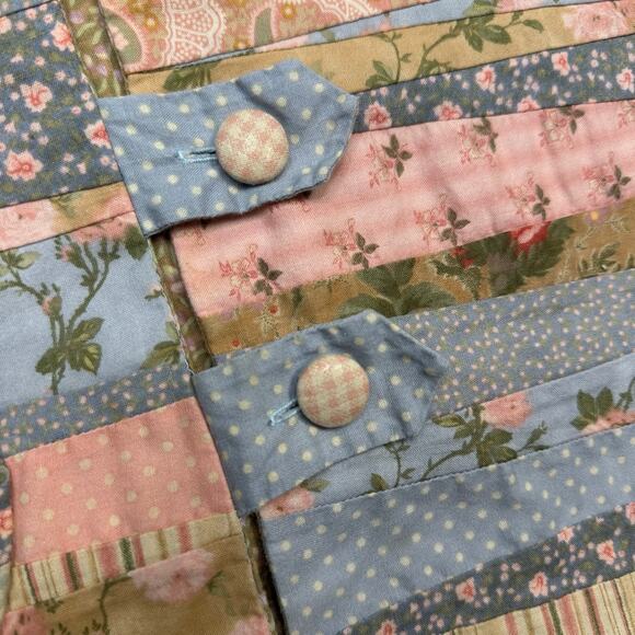 Vintage 1980’s Handmade Patchwork Floral Quilted Vest. - Picture 4 of 5